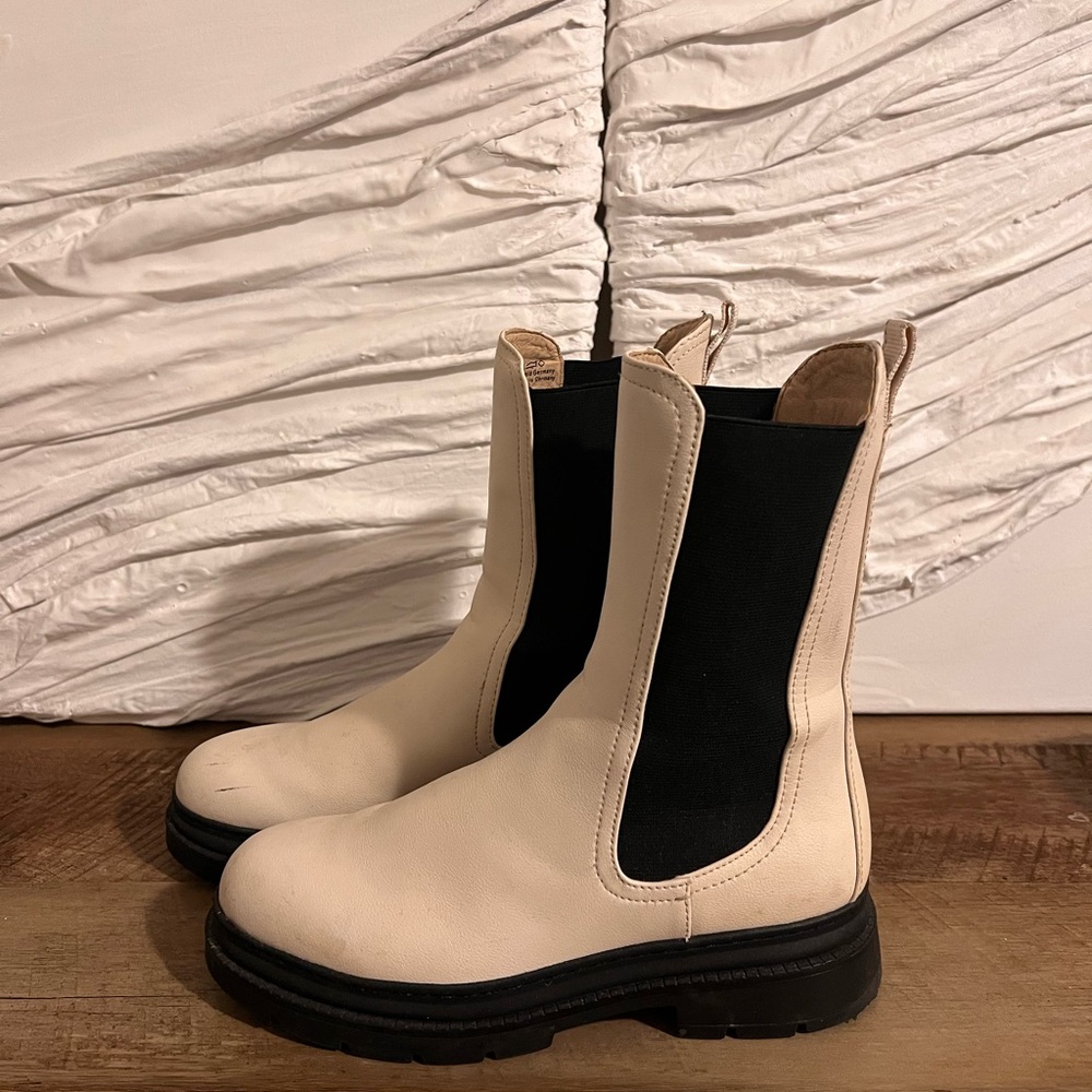 Elegant Cream Chelsea Boots
